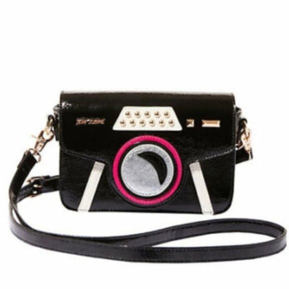 Betsey Johnson Handbags - Betsey Johnson KITSCH CAMERA CROSSBODY
